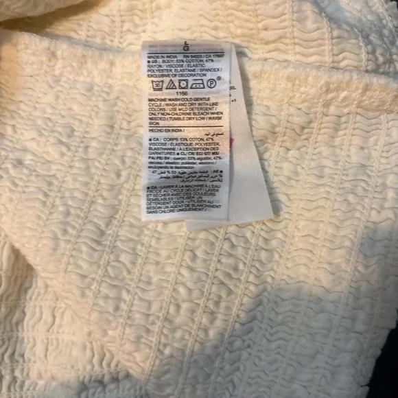 Old Navy Cream Blouse with Blue Floral Detail - Picture 5 of 5